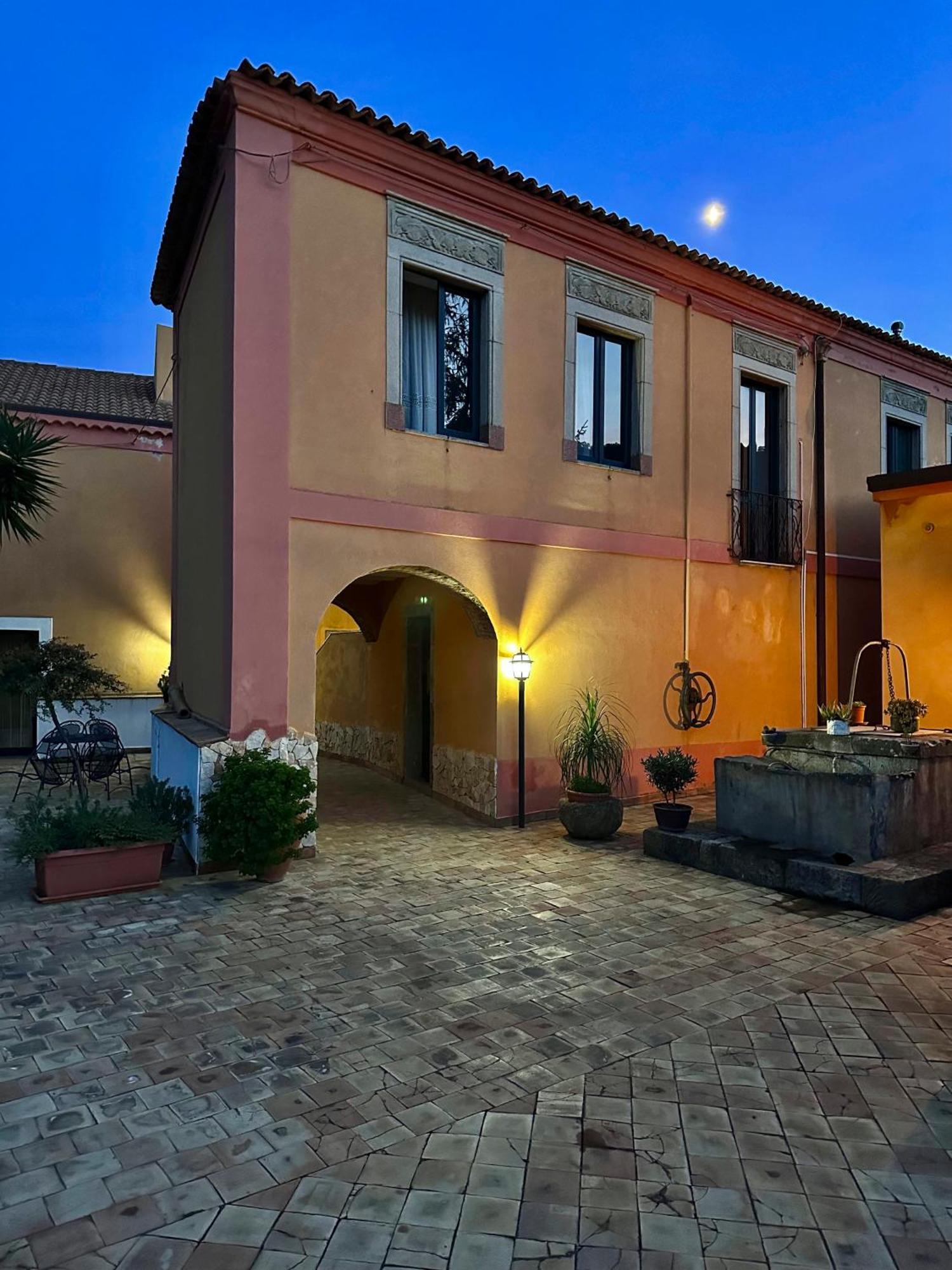 Casale Romano Resort E Relais Motta Camastra Dış mekan fotoğraf