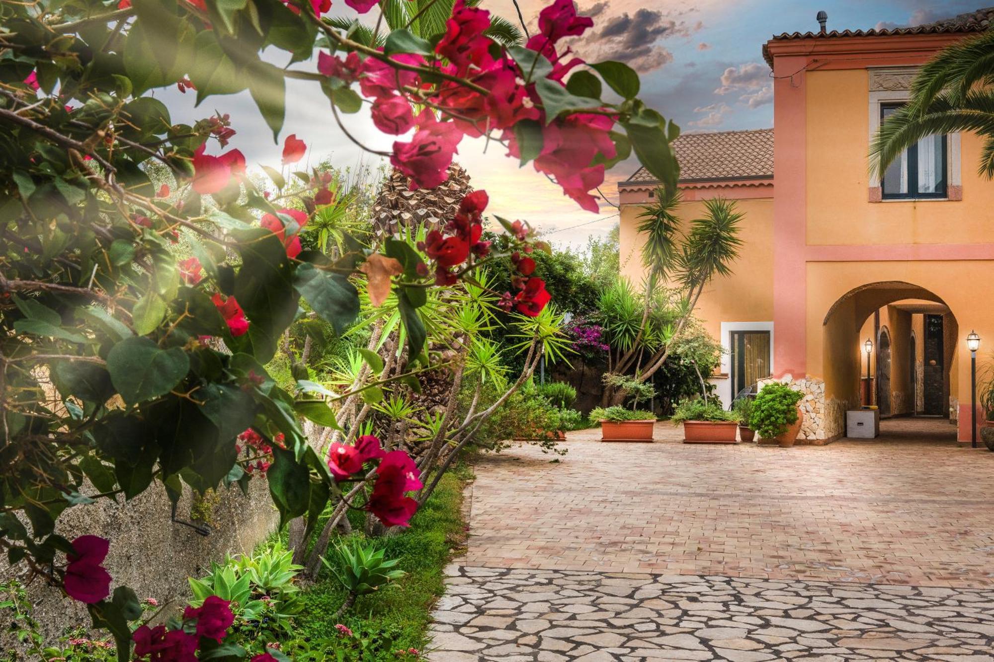 Casale Romano Resort E Relais Motta Camastra Dış mekan fotoğraf