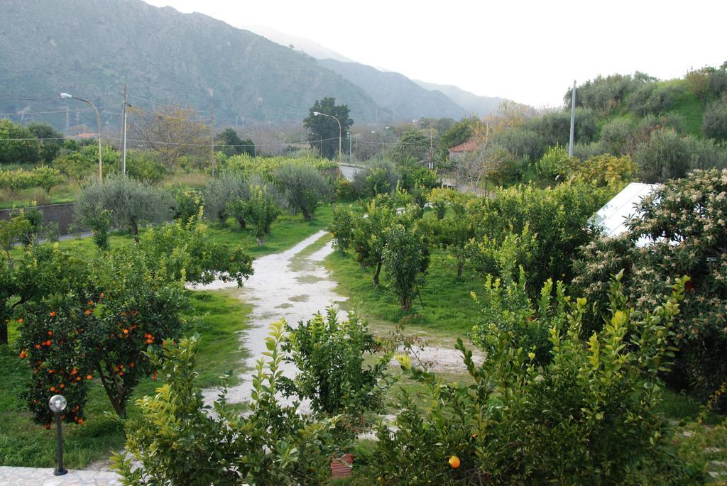 Casale Romano Resort E Relais Motta Camastra Dış mekan fotoğraf