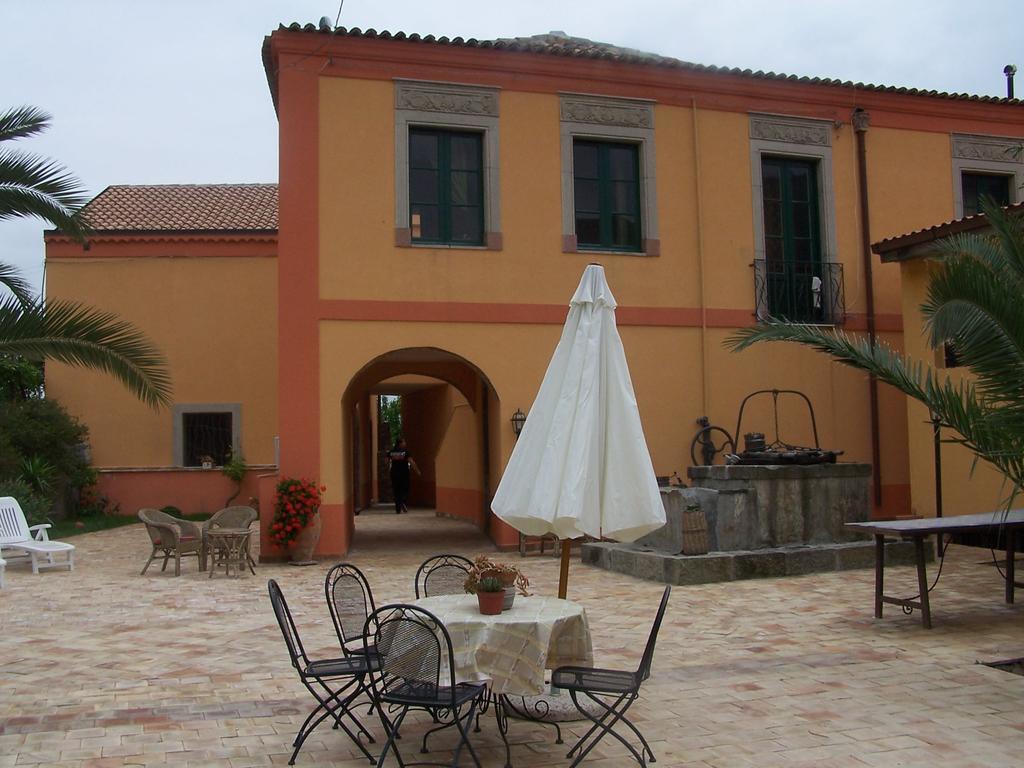 Casale Romano Resort E Relais Motta Camastra Dış mekan fotoğraf