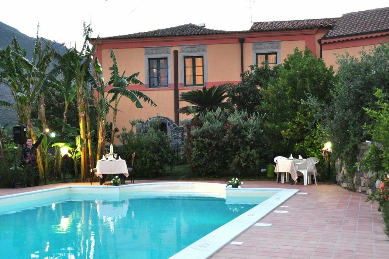 Casale Romano Resort E Relais Motta Camastra Dış mekan fotoğraf